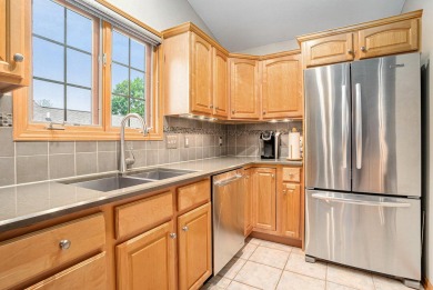 Get ready to move right into this fantastic 2bed, 3bth condo in on Oak Ridge Golf Club in Michigan - for sale on GolfHomes.com, golf home, golf lot