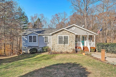 Adorable home in one of the FRIENDLIEST COMMUNITIES at SMITH on Copper Cove Golf Cub in Virginia - for sale on GolfHomes.com, golf home, golf lot