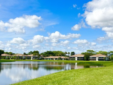 Priced to sell!! Lakefront Villa, located in a serene 55+ senior on Villa Del Ray Golf Club in Florida - for sale on GolfHomes.com, golf home, golf lot