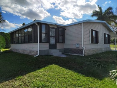 This gorgeous and tastefully renovated 2 bedrooms / 2 baths in on Spanish Lakes Fairways in Florida - for sale on GolfHomes.com, golf home, golf lot