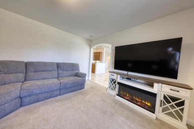 Welcome to this exceptional split wing floor plan offering on Oak Tree Country Club in California - for sale on GolfHomes.com, golf home, golf lot