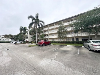 REDUCED FOR QUICK SALE.  Seller concession $3k toward kitchen on Wynmoor Golf Course in Florida - for sale on GolfHomes.com, golf home, golf lot