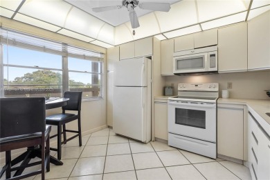 REDUCED FOR QUICK SALE.  Seller concession $3k toward kitchen on Wynmoor Golf Course in Florida - for sale on GolfHomes.com, golf home, golf lot