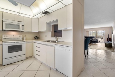 REDUCED FOR QUICK SALE.  Seller concession $3k toward kitchen on Wynmoor Golf Course in Florida - for sale on GolfHomes.com, golf home, golf lot