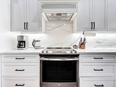 Under contract-accepting backup offers. Gorgeous home, located on Waterford Golf Club in Florida - for sale on GolfHomes.com, golf home, golf lot