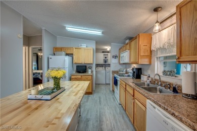 **Charming & Remodeled 2/2 Home in the 55+ Horizon Village on Six Lakes Country Club in Florida - for sale on GolfHomes.com, golf home, golf lot