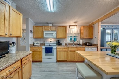 **Charming & Remodeled 2/2 Home in the 55+ Horizon Village on Six Lakes Country Club in Florida - for sale on GolfHomes.com, golf home, golf lot