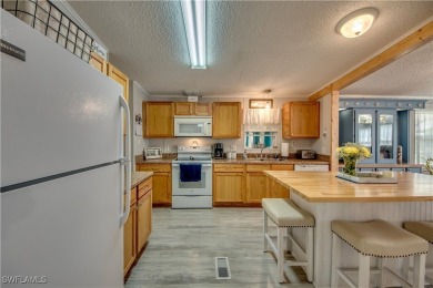 **Charming & Remodeled 2/2 Home in the 55+ Horizon Village on Six Lakes Country Club in Florida - for sale on GolfHomes.com, golf home, golf lot
