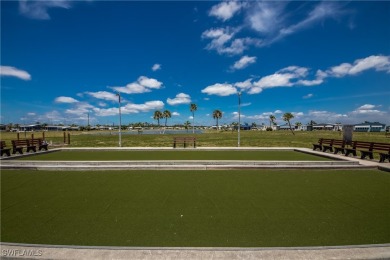 **Charming & Remodeled 2/2 Home in the 55+ Horizon Village on Six Lakes Country Club in Florida - for sale on GolfHomes.com, golf home, golf lot
