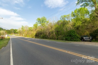 +/- 17 deeded acres located in the center of Kings Mountain on Kings Mountain Country Club in North Carolina - for sale on GolfHomes.com, golf home, golf lot