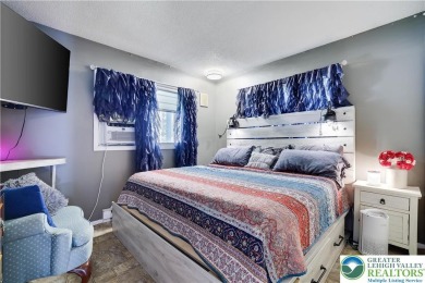 This very well maintained home is ready to be loved by its new on Pocono Farms Country Club in Pennsylvania - for sale on GolfHomes.com, golf home, golf lot