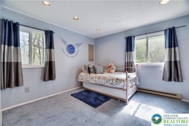 This very well maintained home is ready to be loved by its new on Pocono Farms Country Club in Pennsylvania - for sale on GolfHomes.com, golf home, golf lot