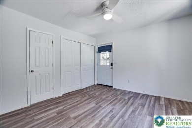 This very well maintained home is ready to be loved by its new on Pocono Farms Country Club in Pennsylvania - for sale on GolfHomes.com, golf home, golf lot