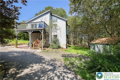 This very well maintained home is ready to be loved by its new on Pocono Farms Country Club in Pennsylvania - for sale on GolfHomes.com, golf home, golf lot