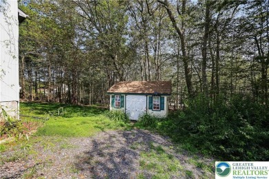 This very well maintained home is ready to be loved by its new on Pocono Farms Country Club in Pennsylvania - for sale on GolfHomes.com, golf home, golf lot