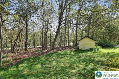 This very well maintained home is ready to be loved by its new on Pocono Farms Country Club in Pennsylvania - for sale on GolfHomes.com, golf home, golf lot