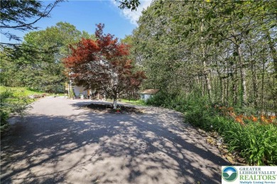 This very well maintained home is ready to be loved by its new on Pocono Farms Country Club in Pennsylvania - for sale on GolfHomes.com, golf home, golf lot