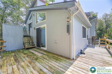 This very well maintained home is ready to be loved by its new on Pocono Farms Country Club in Pennsylvania - for sale on GolfHomes.com, golf home, golf lot