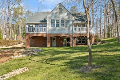 Beautiful 1-level home in FORDS COLONY with a finished basement on Fords Colony Country Club in Virginia - for sale on GolfHomes.com, golf home, golf lot