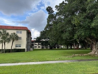 Welcome to Hollybrook Golf & Tennis Club! *** REC LEASE PAID IN on Hollybrook Golf and Tennis Club  in Florida - for sale on GolfHomes.com, golf home, golf lot