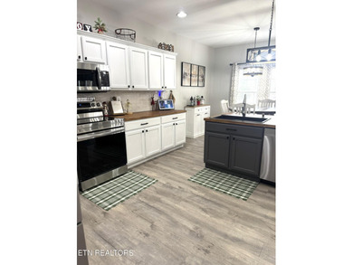 Welcome Home to this Spacious 2 story home featuring 4 bedrooms on Lakeside Golf Course in Tennessee - for sale on GolfHomes.com, golf home, golf lot