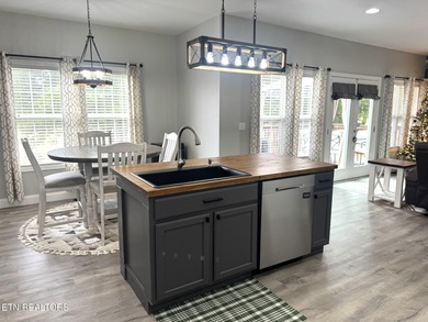 Welcome Home to this Spacious 2 story home featuring 4 bedrooms on Lakeside Golf Course in Tennessee - for sale on GolfHomes.com, golf home, golf lot