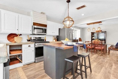 PRICED WELL BELOW APPRAISAL VALUE!! Beautiful 3, 2, 2 plus on Hide-A-Way Lake Golf Course in Texas - for sale on GolfHomes.com, golf home, golf lot