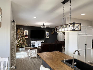 Welcome Home to this Spacious 2 story home featuring 4 bedrooms on Lakeside Golf Course in Tennessee - for sale on GolfHomes.com, golf home, golf lot