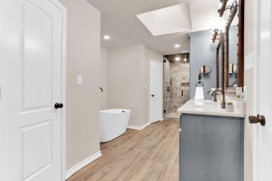 PRICED WELL BELOW APPRAISAL VALUE!! Beautiful 3, 2, 2 plus on Hide-A-Way Lake Golf Course in Texas - for sale on GolfHomes.com, golf home, golf lot