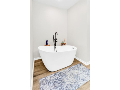 PRICED WELL BELOW APPRAISAL VALUE!! Beautiful 3, 2, 2 plus on Hide-A-Way Lake Golf Course in Texas - for sale on GolfHomes.com, golf home, golf lot