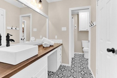 PRICED WELL BELOW APPRAISAL VALUE!! Beautiful 3, 2, 2 plus on Hide-A-Way Lake Golf Course in Texas - for sale on GolfHomes.com, golf home, golf lot