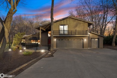 EXQUISITE home at the Golf & Country Club! 5 BR, 4.5 Baths on Washington Golf and Country Club in Iowa - for sale on GolfHomes.com, golf home, golf lot