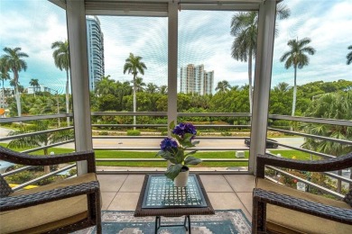 Bright & modern 1 bed/1.5 bath condo on prestigious Diplomat on  in Florida - for sale on GolfHomes.com, golf home, golf lot