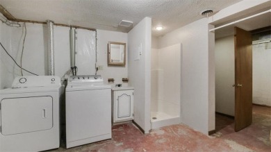 Charming 2 bed 2 bath home, beautiful yard, close to Golf course on Rolling Oaks Golf Course in Wisconsin - for sale on GolfHomes.com, golf home, golf lot