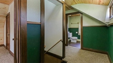 Charming 2 bed 2 bath home, beautiful yard, close to Golf course on Rolling Oaks Golf Course in Wisconsin - for sale on GolfHomes.com, golf home, golf lot