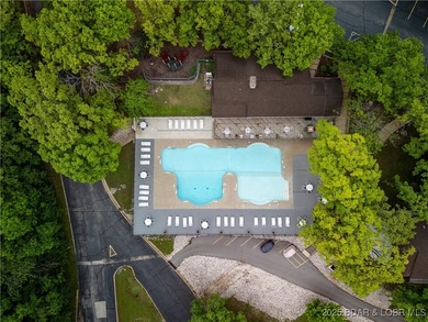 Beautifully Updated, Top Floor, 2 Bdrm, 2 Bath, Furnished on Seasons Ridge At Four Seasons in Missouri - for sale on GolfHomes.com, golf home, golf lot