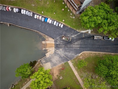 Beautifully Updated, Top Floor, 2 Bdrm, 2 Bath, Furnished on Seasons Ridge At Four Seasons in Missouri - for sale on GolfHomes.com, golf home, golf lot