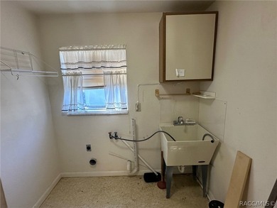 This affordable Beverly Hills home is located in a nice on Brentwood Farms Golf Club in Florida - for sale on GolfHomes.com, golf home, golf lot