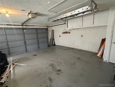 This affordable Beverly Hills home is located in a nice on Brentwood Farms Golf Club in Florida - for sale on GolfHomes.com, golf home, golf lot