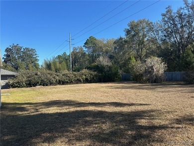 This affordable Beverly Hills home is located in a nice on Brentwood Farms Golf Club in Florida - for sale on GolfHomes.com, golf home, golf lot