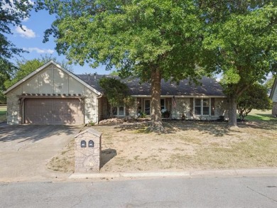 This beautifully maintained 4-bedroom, 3-bathroom home is on Indian Springs Country Club in Oklahoma - for sale on GolfHomes.com, golf home, golf lot