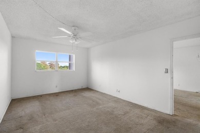 HANDYMAN SPECIAL! This 1-bedroom, 1.5-bath unit offers beautiful on Oriole Golf and Tennis Club in Florida - for sale on GolfHomes.com, golf home, golf lot