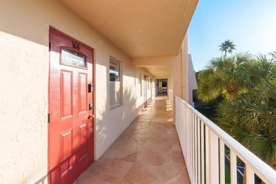 HANDYMAN SPECIAL! This 1-bedroom, 1.5-bath unit offers beautiful on Oriole Golf and Tennis Club in Florida - for sale on GolfHomes.com, golf home, golf lot