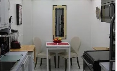 Great condo centrally located in the heart of Hollywood in the on Hillcrest Golf and Country Club in Florida - for sale on GolfHomes.com, golf home, golf lot