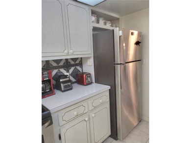 Great condo centrally located in the heart of Hollywood in the on Hillcrest Golf and Country Club in Florida - for sale on GolfHomes.com, golf home, golf lot