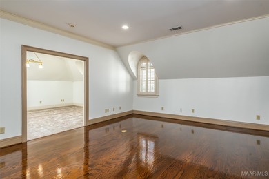 LUXURIOUS GOLF COURSE LIVING IN WYNLAKES. Experience refined on Wynlakes Golf and Country Club in Alabama - for sale on GolfHomes.com, golf home, golf lot