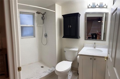 Welcome to this beautifully updated 2-bedroom, 2-bath condo in a on Oriole Golf and Tennis Club in Florida - for sale on GolfHomes.com, golf home, golf lot