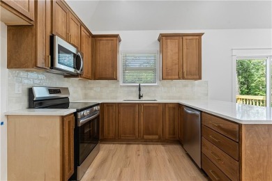 Come see this fantastic new construction home with a one year on Bella Vista Country Club - Kingswood in Arkansas - for sale on GolfHomes.com, golf home, golf lot