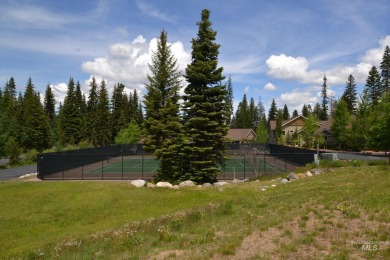Hassle-free home ownership with all of the amenities! Enjoy the on McCall Municipal Golf Course in Idaho - for sale on GolfHomes.com, golf home, golf lot