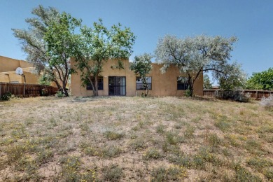 Beautiful home in gated community! This charming home is in the on Santa Fe Country Club in New Mexico - for sale on GolfHomes.com, golf home, golf lot